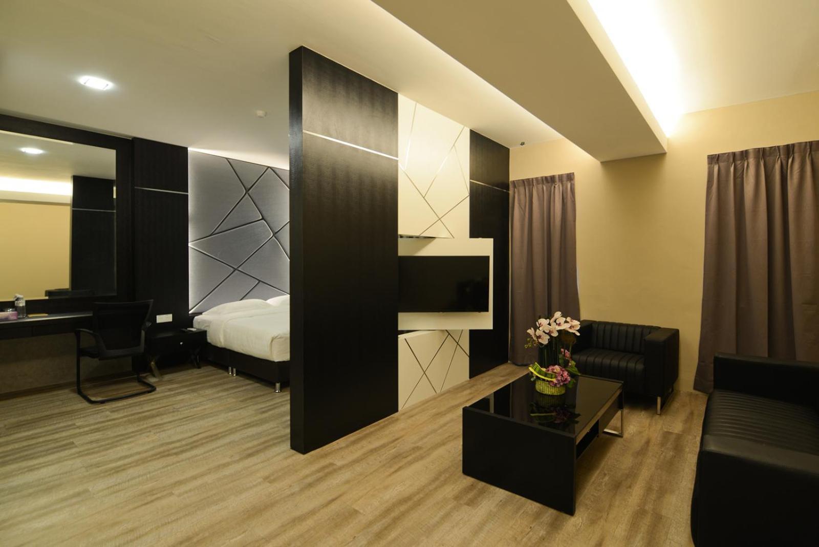 Executive Suite,327668662:JPEG